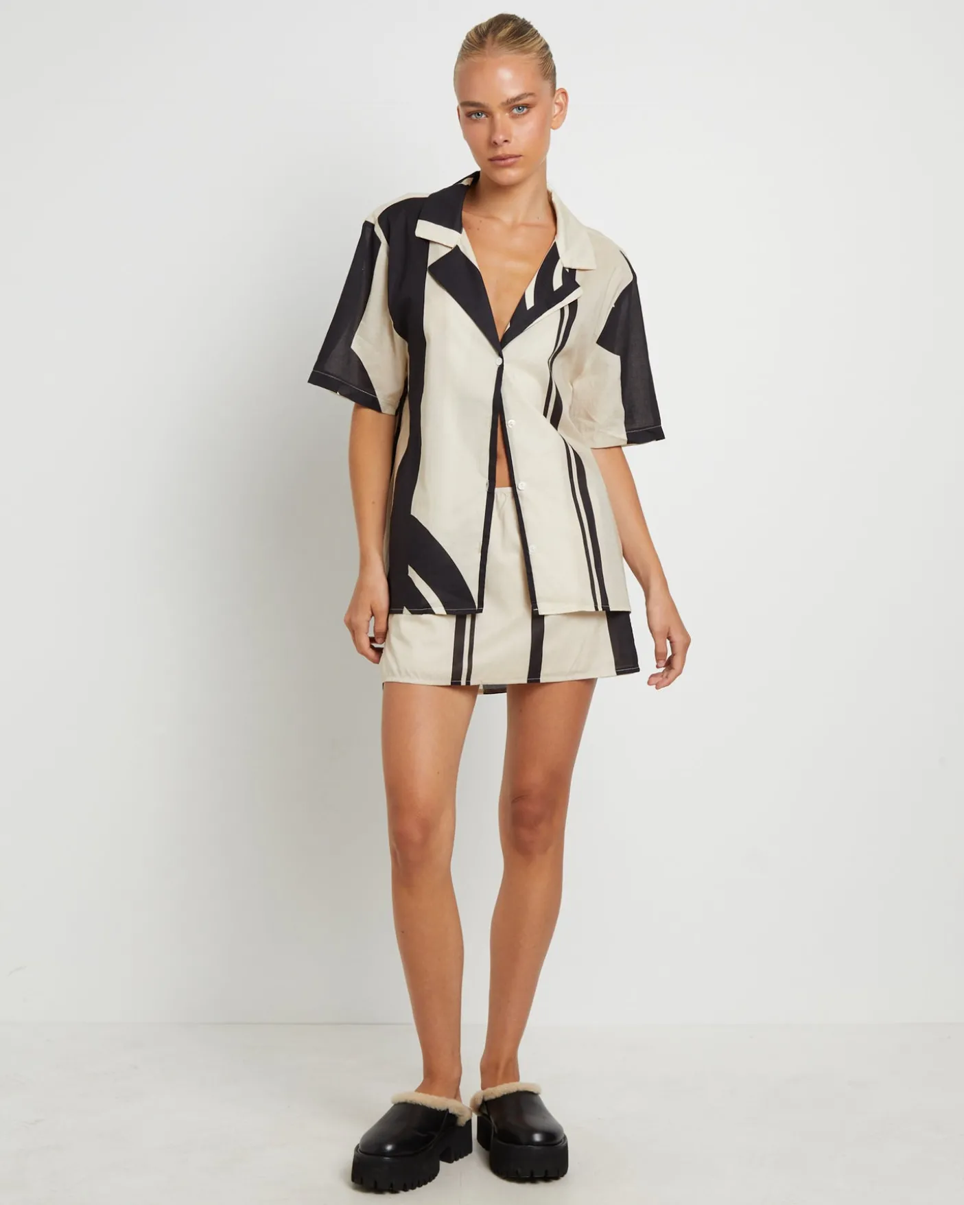 Alba Short Sleeve Shirt in Black Print