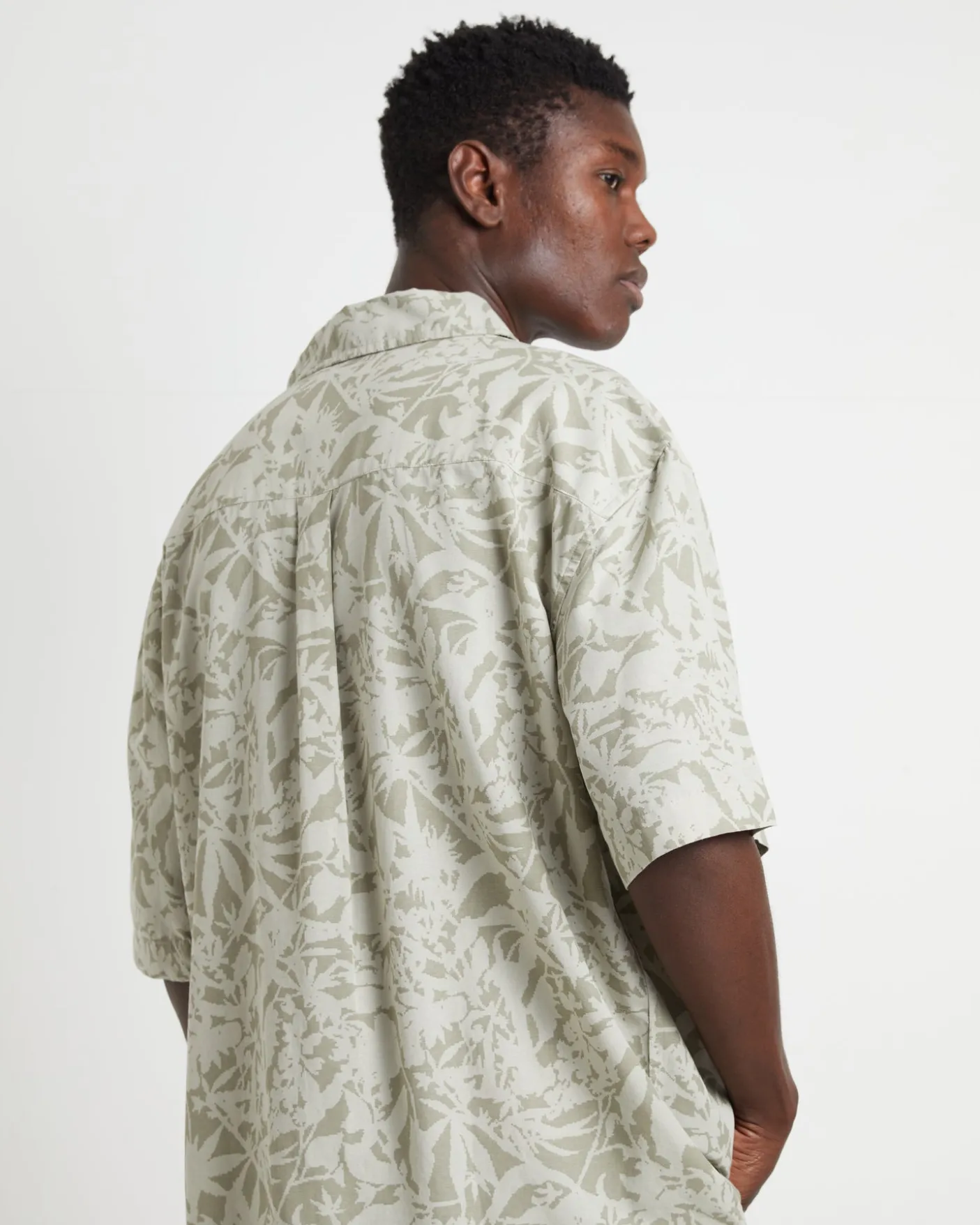 Bouquet Short Sleeve Shirt in Olive Floral Green