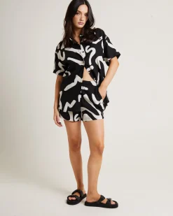 Charlie Swirl Shorts in Black