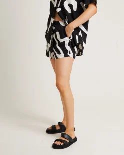Charlie Swirl Shorts in Black