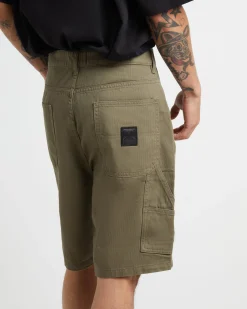 Distent Walkshorts in Cadet Green