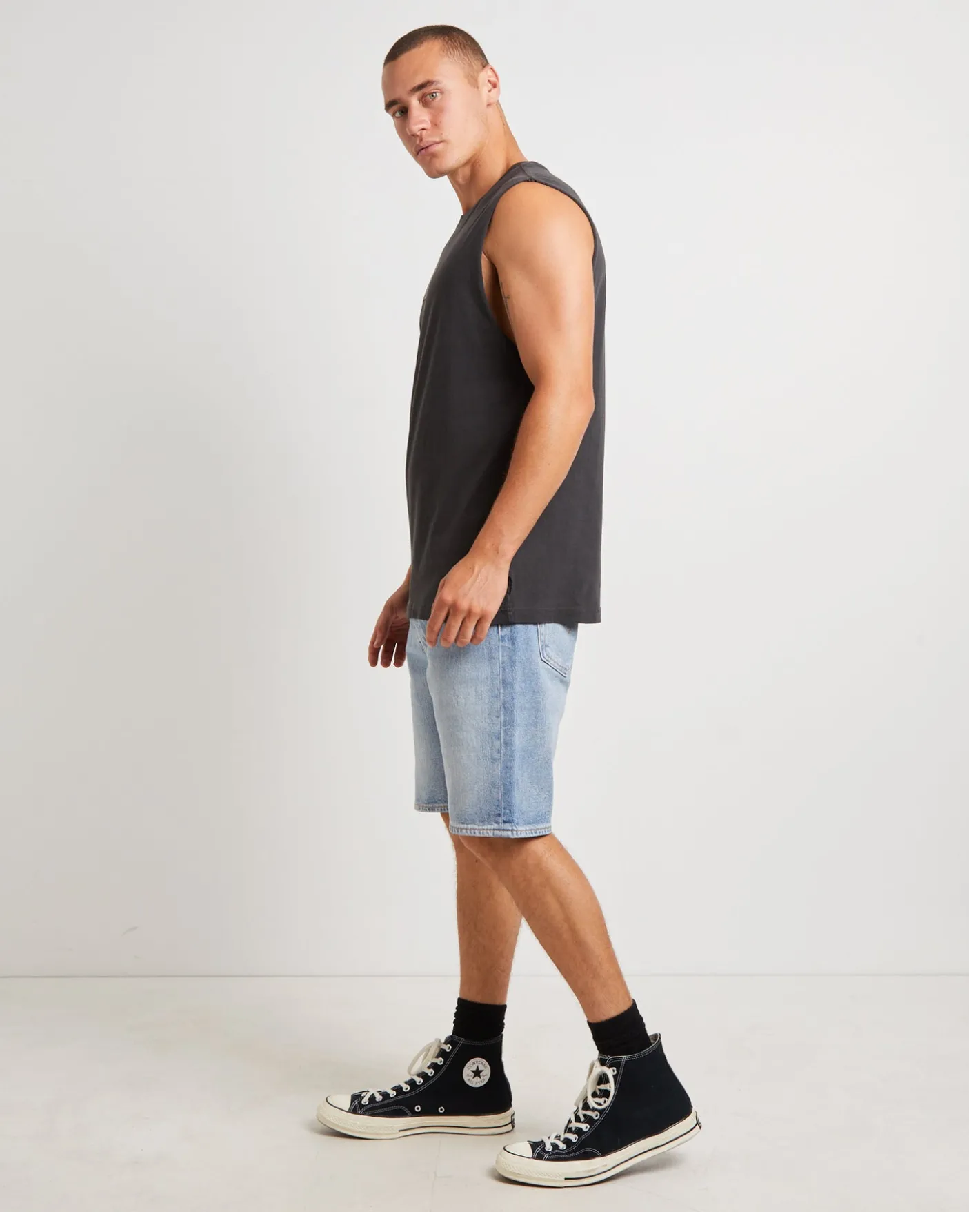 Gritter Muscle Tee in Black