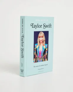 Icons Of Style: Taylor Swift