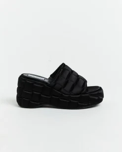 LA VOOM Satin Sandals in Black