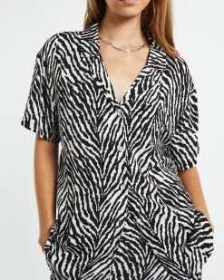 Lola Short Sleeve Zebra Black