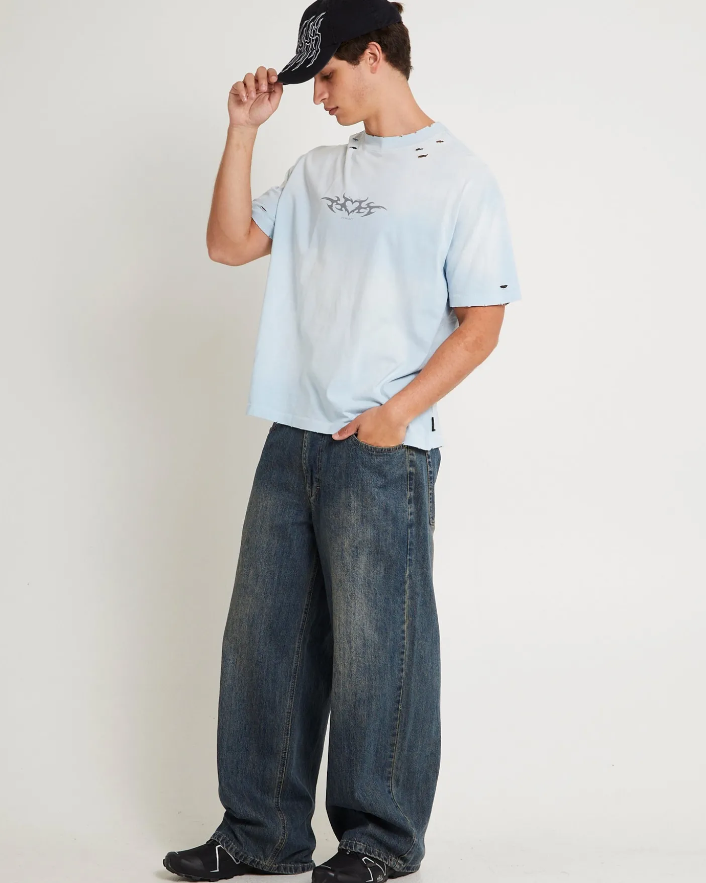 Lovelss Cropped T-Shirt