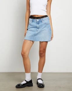 Relaxed Mini Denim Skirt in Soho Fade