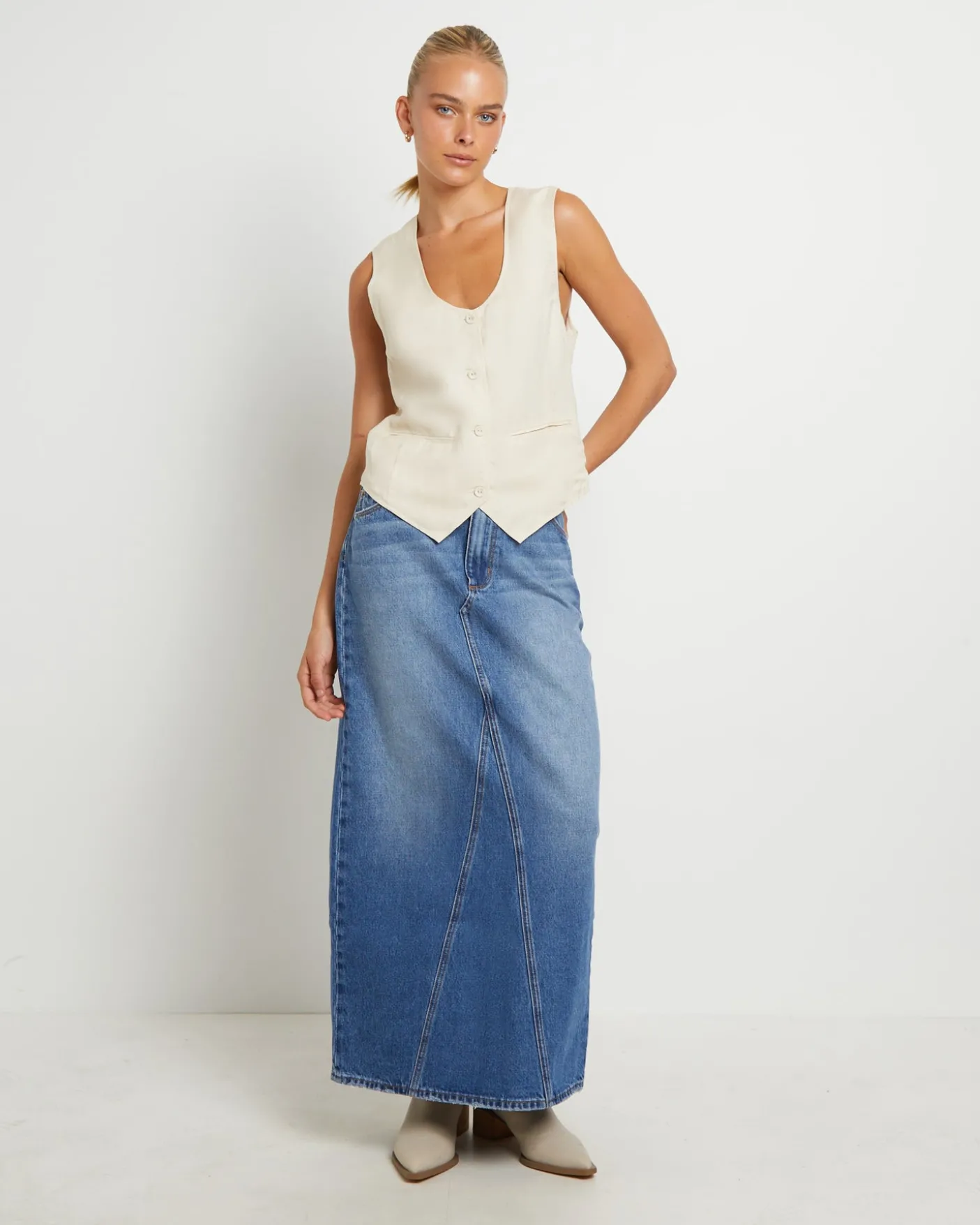 Soho Linen Vest in Biscuit