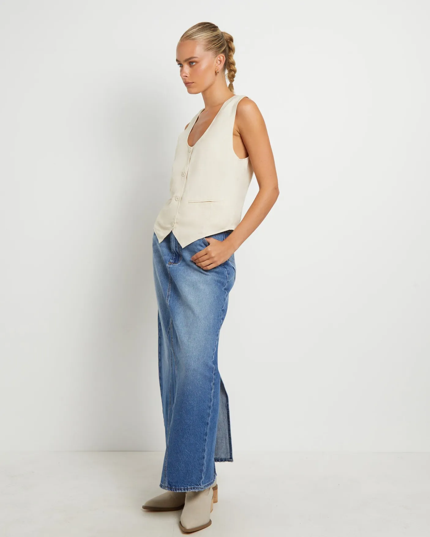 Soho Linen Vest in Biscuit