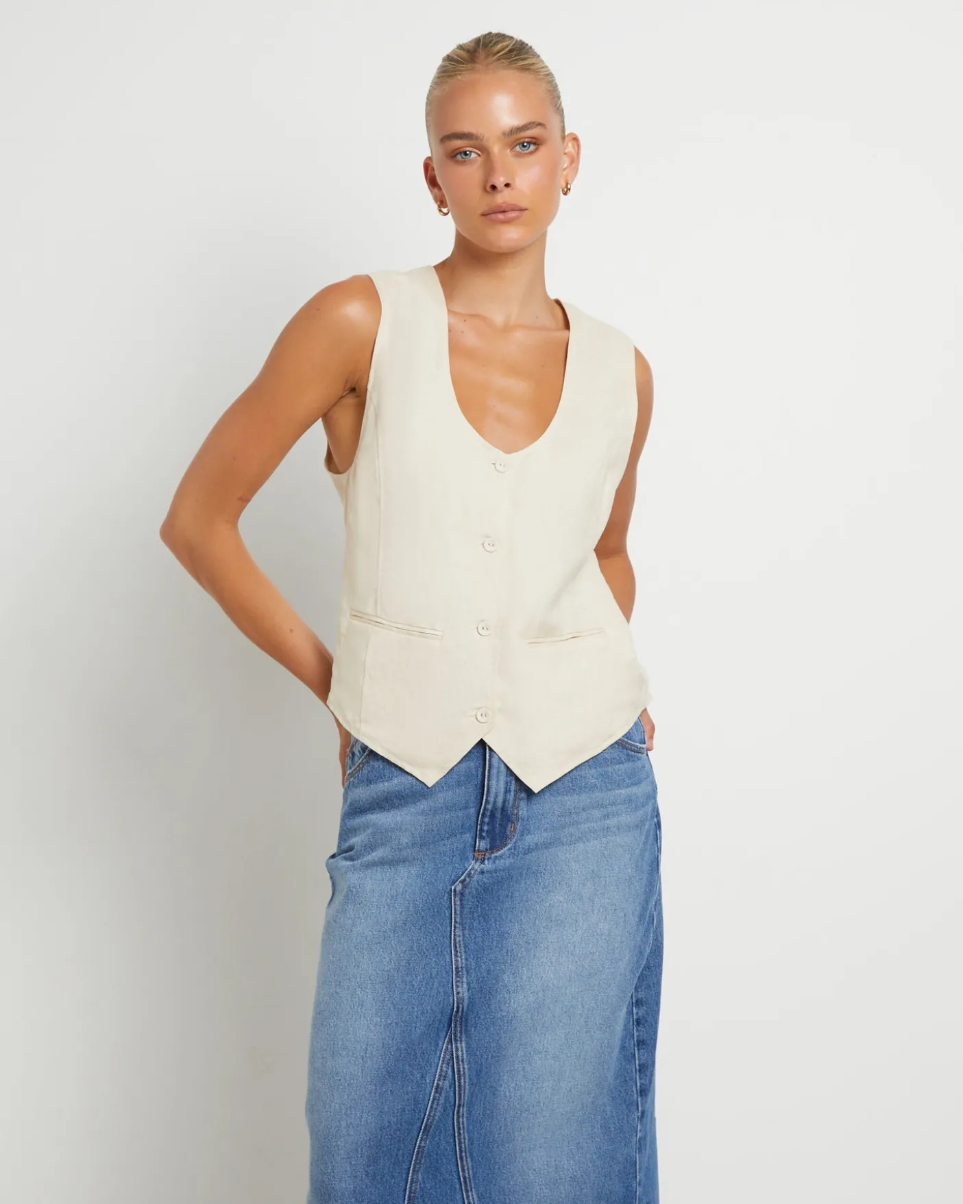 Soho Linen Vest in Biscuit